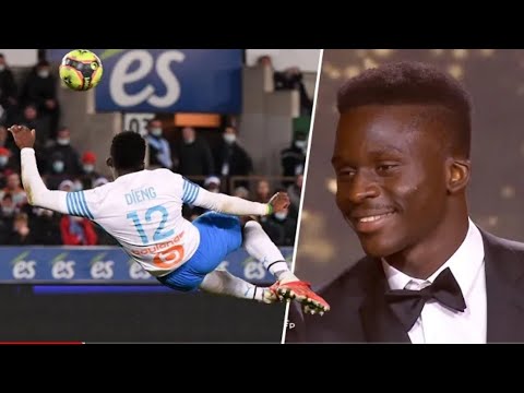 Bamba Dieng reçoit le prix du PLUS BEAU BUT de la saison par Ronaldinho