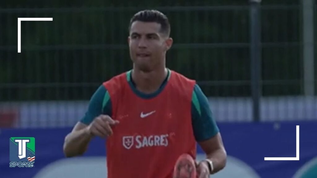 Cristiano Ronaldo TEACHES Bernardo Silva and Pepe his new DANCE MOVE during Portugal's PRACTICE