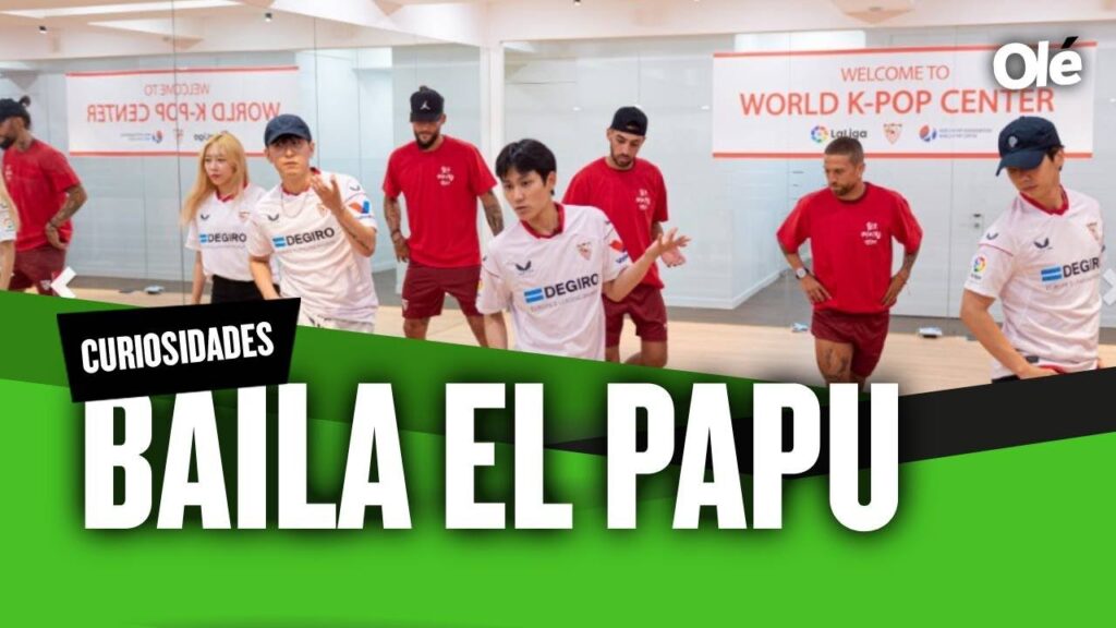 Papu Gómez baila junto a sus compañeros de Sevilla