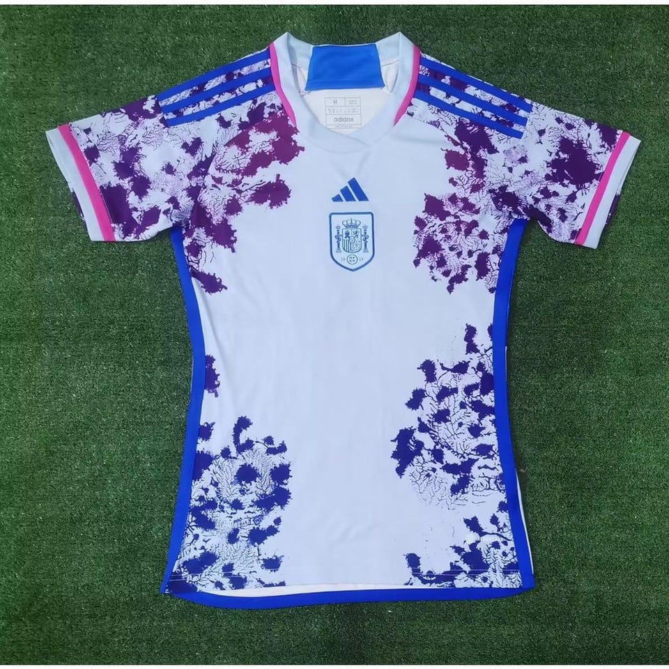 Where does the World Cup badge go on the Spain away shirt