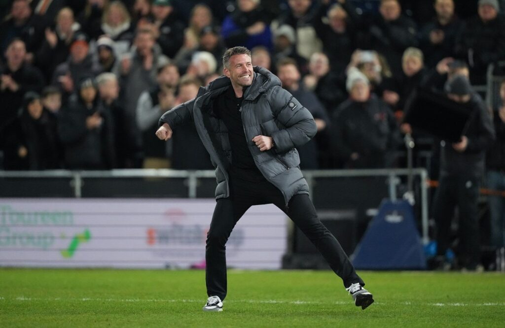 Rob Edwards signs on for four more years