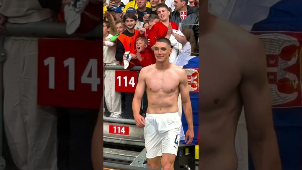 Milenkovic regala la maglia della Serbia ad una bambina e scoppia a piangere 🥹