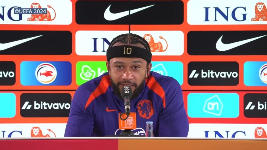 ‘Hier moet ik even van bijkomen!’ - Denzel Dumfries na compliment Memphis Depay