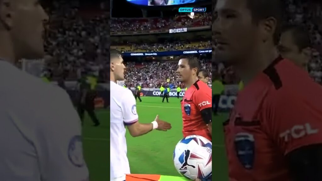 Christian Pulisic was 𝗙𝗨𝗥𝗜𝗢𝗨𝗦 with the ref & then left hanging at full time 🤬#CA2024 #CopaAmerica