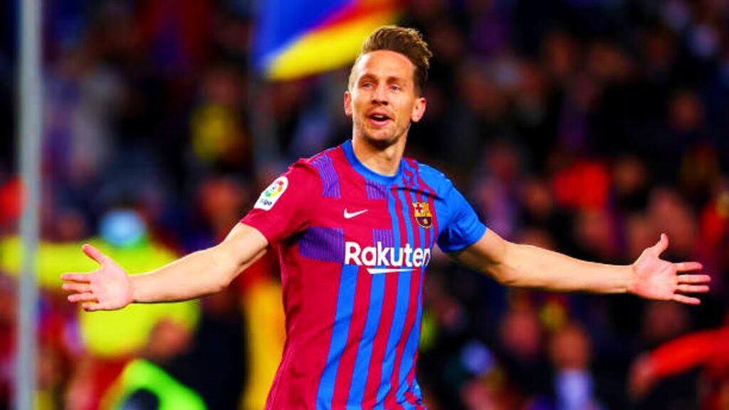Xavi's Barcelona-style goal - Luuk de Jong's goal