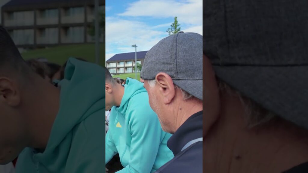 😍✍️🏻 ¡¡Todos quieren un recuerdo del capitán Álvaro Morata!! #EURO2024 | #VamosEspaña