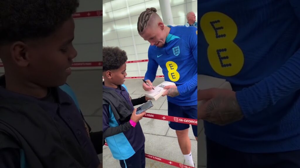 Kalvin Phillips makes this young England fans day with wholesome moment! ❤️