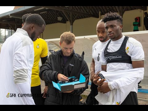 Mohammed Kudus gifts Ghana coach Otto Addo boots from new shoe sponsors Skechers #MohammedKudus