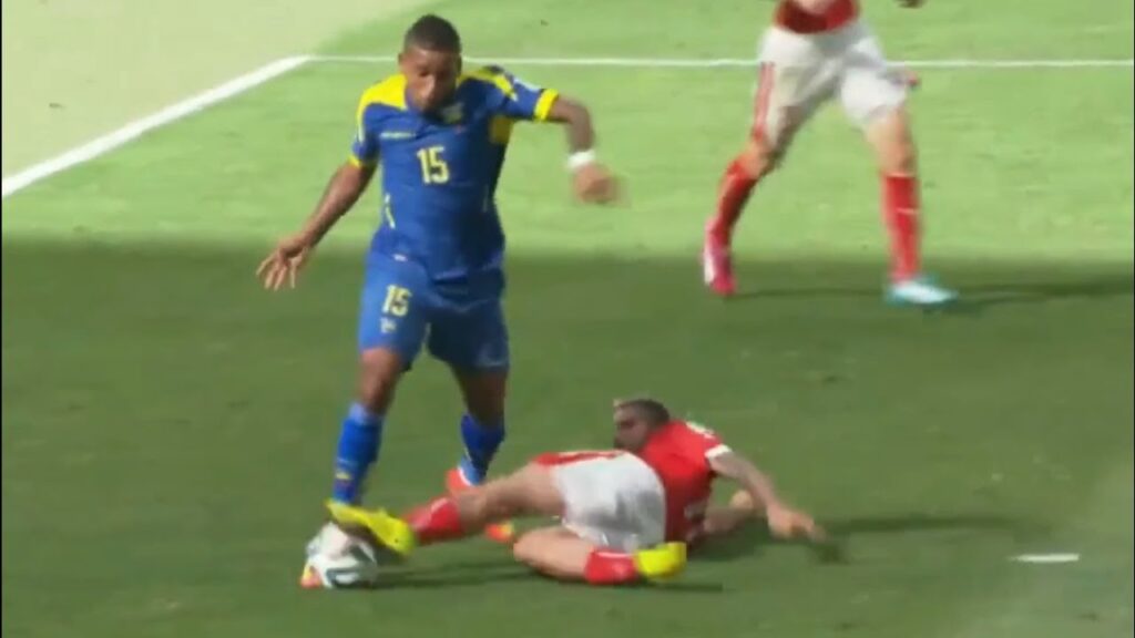 2014 WM Schweiz vs Ecuador | Monster Tackle Behrami und last Minute Goal Seferovic