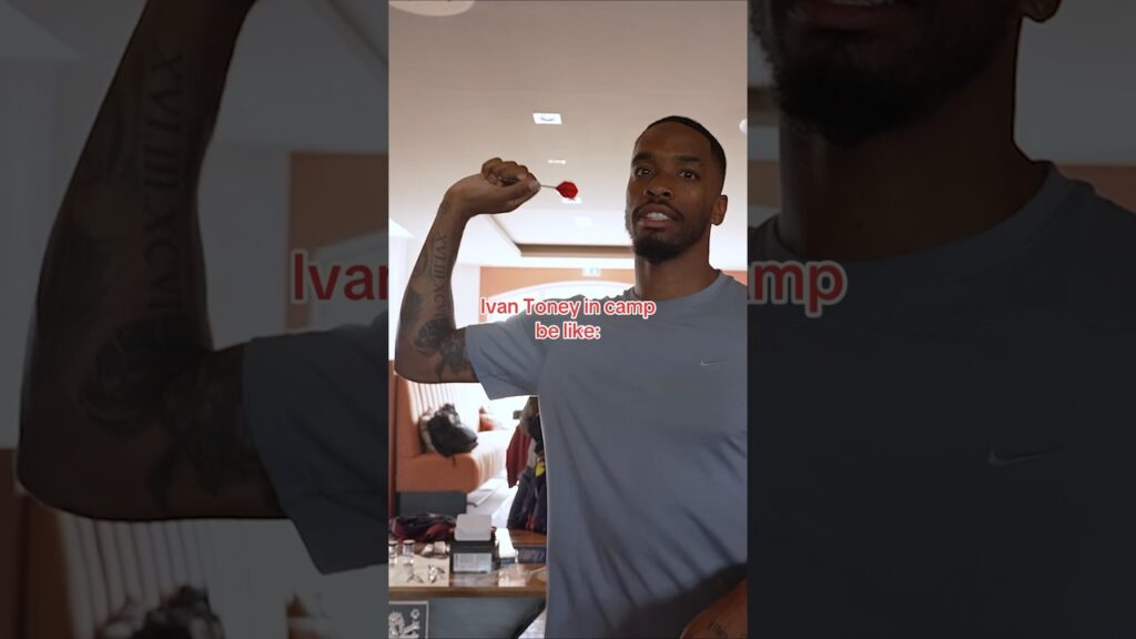 No Look Ivan Toney 👀