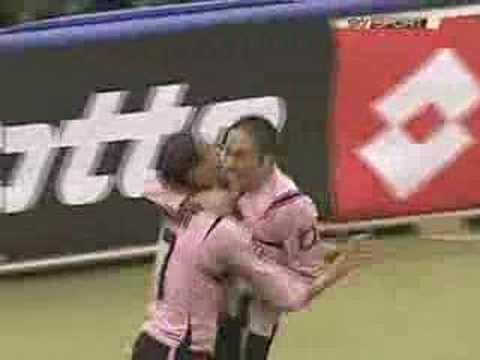 Edinson Cavani first ever goal in Serie A