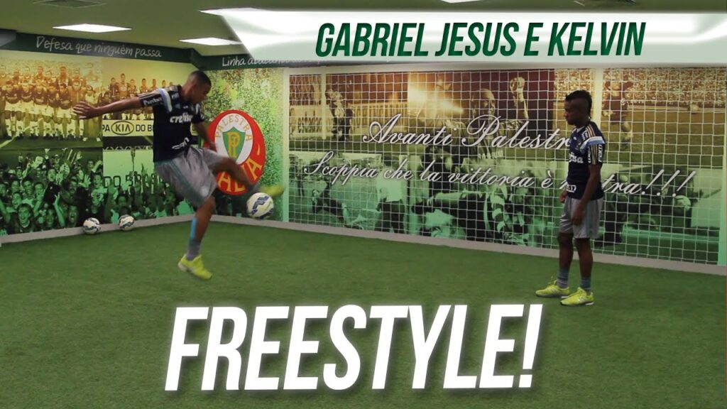 FREESTYLE! Gabriel Jesus e Kelvin mostram muita habilidade no vestiário