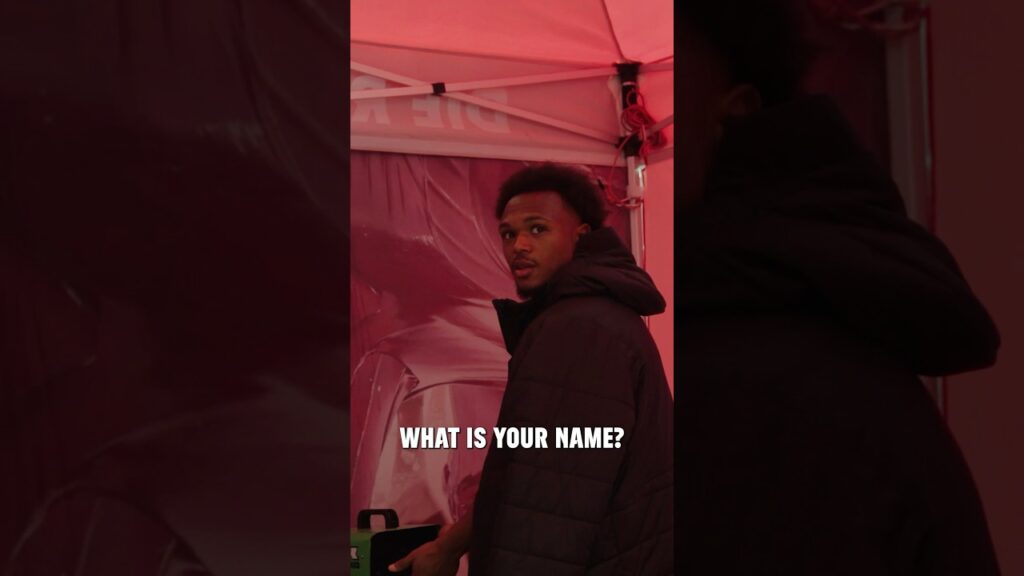 Loïs Jackson Openda is fooling the photographer 🤣