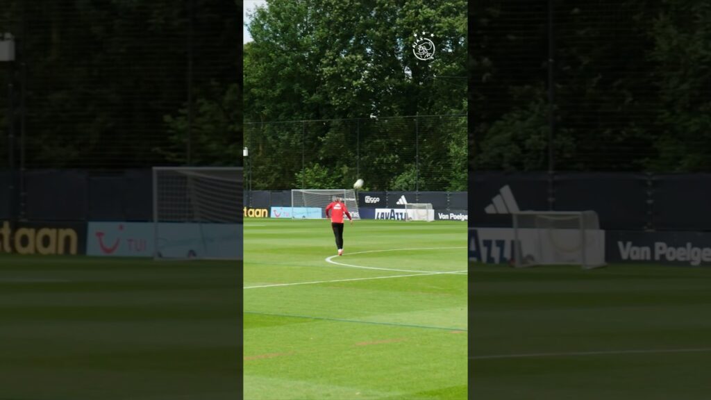 These first touches of Remko Pasveer are just… 😵‍💫