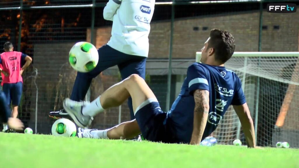 Equipe de France : Olivier Giroud en jonglerie (Géorgie et Biélorussie 2013)