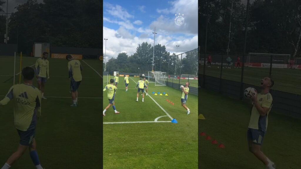 Henderson and Berghuis having fun at the Ajax training! 😂