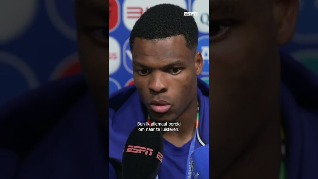 Denzel Dumfries over de penalty 😬