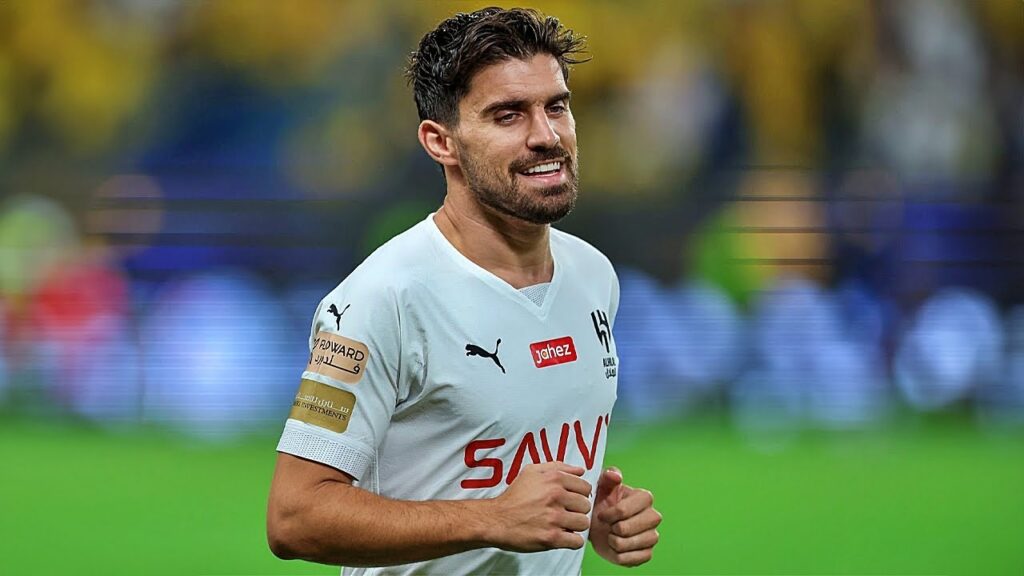 𝐋𝐎𝐎𝐊 𝐖𝐇𝐀𝐓 Ruben Neves is doing at Al-Hilal👀