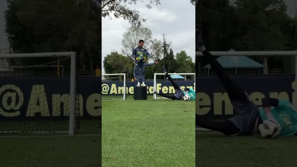 Rodolfo Cota and Luis Malagón practicing magic at Club América 😎🧤 #shorts