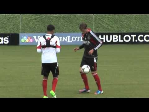 Jan Vertonghen does a knee AKKA