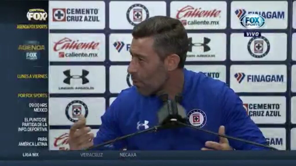 Caixinha le echó flores a Diego Alonso