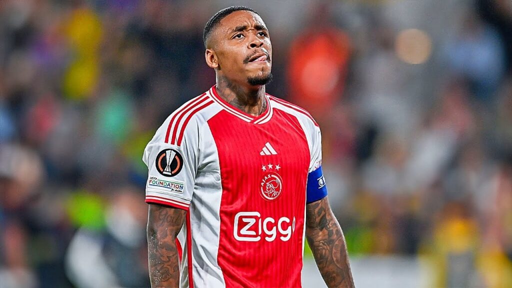 𝐋𝐎𝐎𝐊 𝐖𝐇𝐀𝐓 Steven Bergwijn is doing at Ajax👀