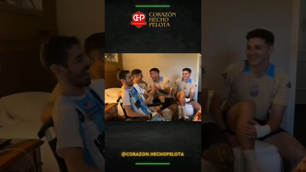 MOMENTAZO DE ENZO FERNÁNDEZ, JULIÁN ÁLVAREZ Y EXEQUIEL PALACIOS CON JUAN UN FANÁTICO DE LA SELECCIÓN