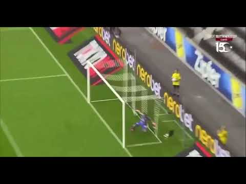 Lucas Torreira'nın santradan çektiği şut direkten döndü. 🚀