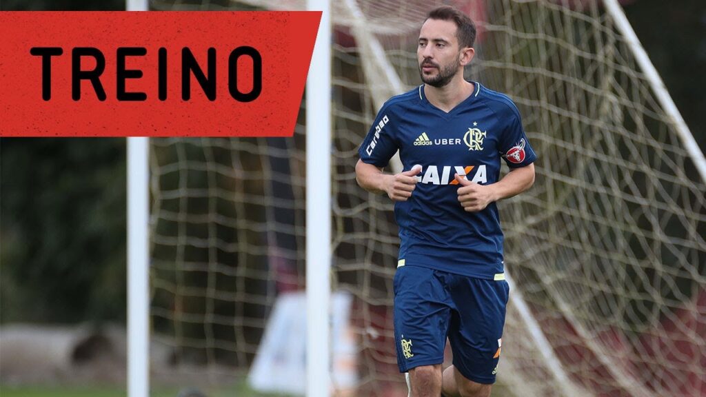 Treino + Everton Ribeiro realizando o "Ioiô Teste"