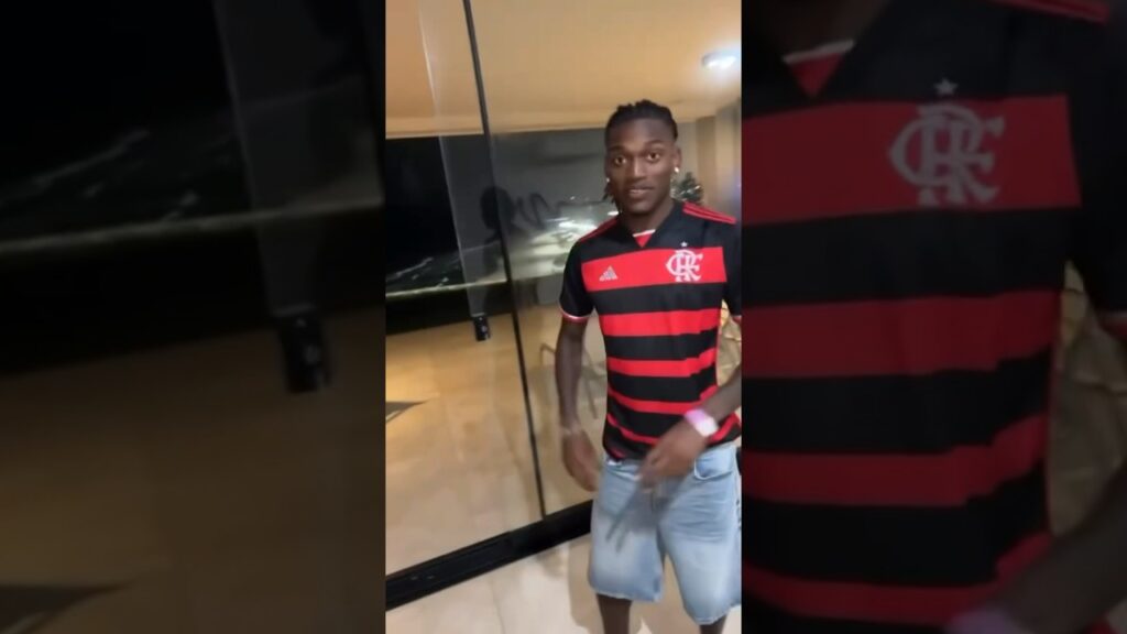 IHHHH QUE ISSO! RAFAEL LEÃO, DO MILAN E DA SELEÇÃO PORTUGUESA, COM O MANTO SAGRADO NA CASA DO ORUAM!