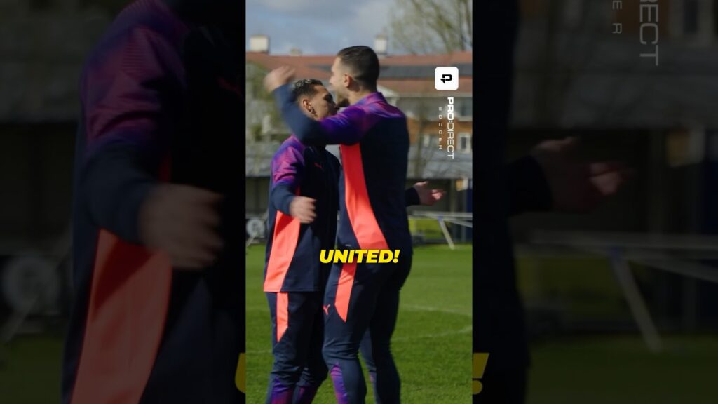 That chant 😂 Antony & Diogo Dalot are YANITED #mufc #manchesterunited #antony #footballshorts