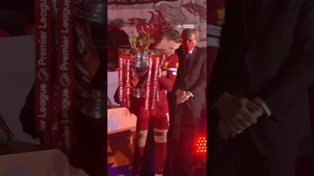 Liverpool lift the Premier League trophy! 🏆