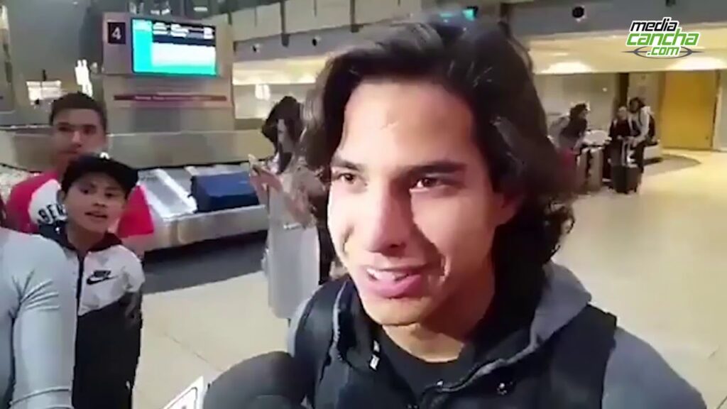Andrés Guardado "regaña" a Diego Lainez