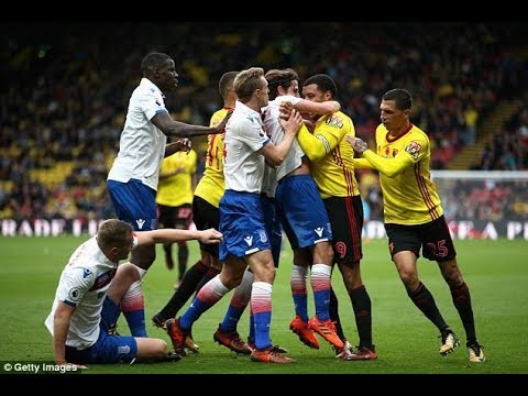 Lite fra Troy Deeney and Joe Allen durante Watford vs Stoke City 0-1