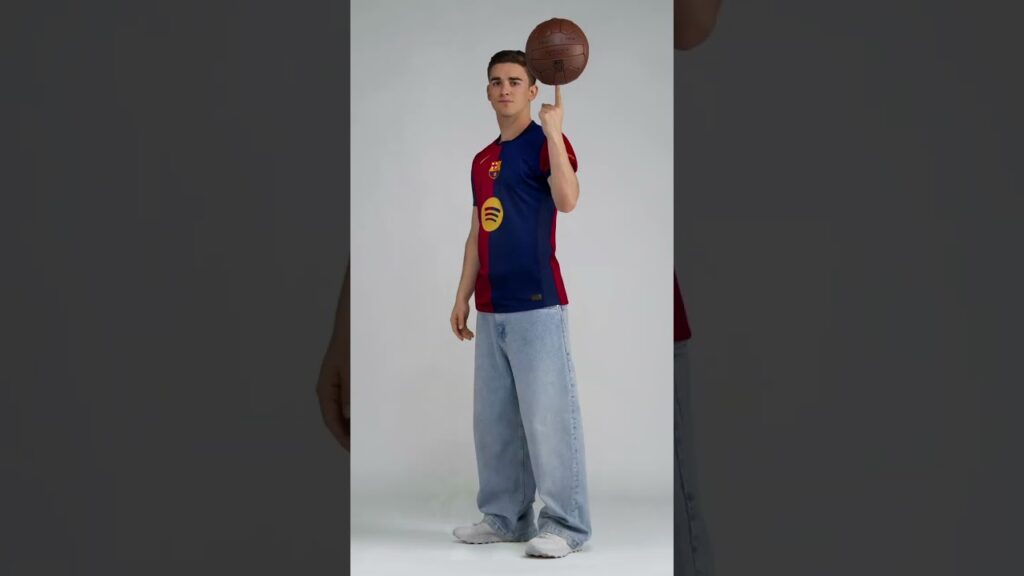 Pick your kit for the new season 👕 #fcbarcelona #pedri #gavi