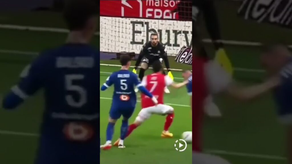 junya ito fait danser veretout ! 伊東純也 #sdrom #om #veretout 伊東純也がヴェレットをダンスさせる  #reims