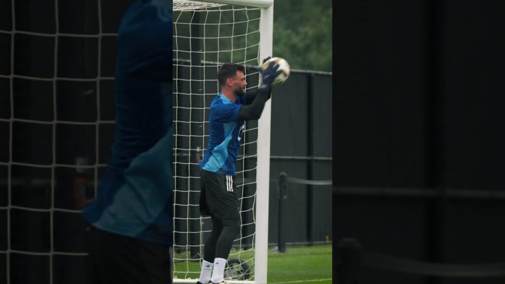 Hugo Lloris 🧤 Quickest hands in the @mls  #LAFC #Football #Soccer #hugolloris #lloris #goalkeeper