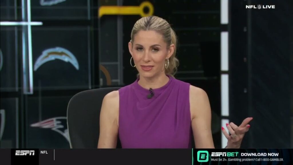 NFL LIVE - Aaron Rodgers ARRIVES! Haasan Reddick Contract STRUGGLES!