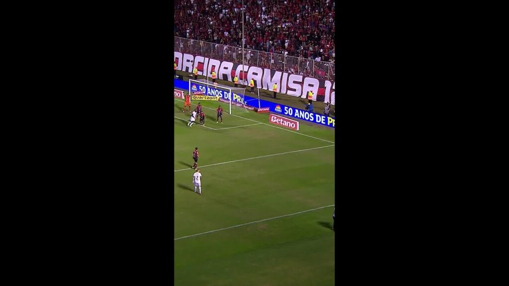 GOL ANULADO! ARRASCAETA ESCORREGA E TOCA DUAS VEZES | VITÓRIA X FLAMENGO | #shorts | ge.globo