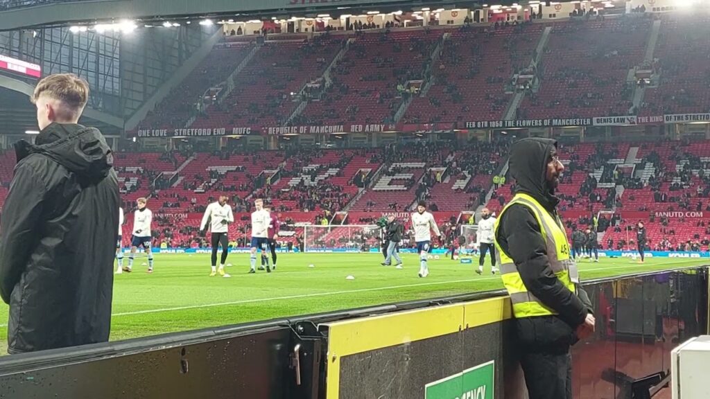 Ivan Toney, Bryan Mbeumo, etc. warmed-up. Manchester United vs Brentford, 5 April 2023, Old Trafford