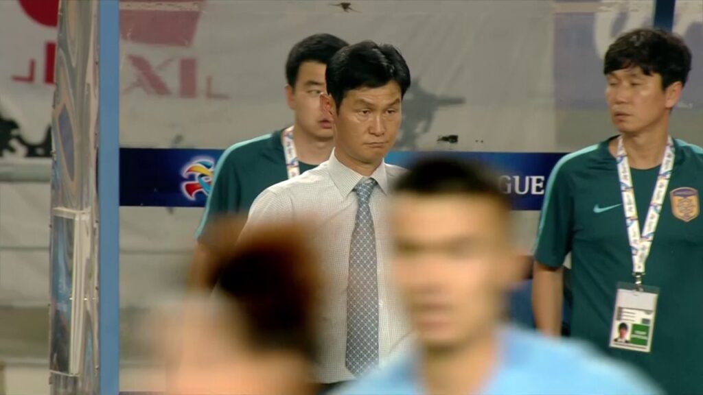 Hong Jeong-ho pulls one back for Jiangsu FC! Hong Jeong-ho pulls one back for Jiangsu FC!