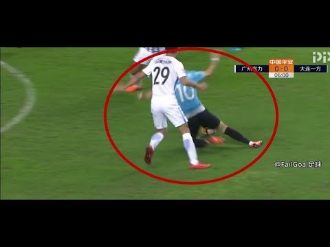 Yannick Carrasco Funny Dribble Fail VS Guanghou R&F
