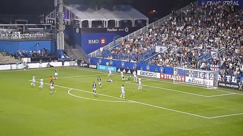 Referee awards penalty to Atlético de San Luis after Franck Boli fouled by CF Montreal's Waterman