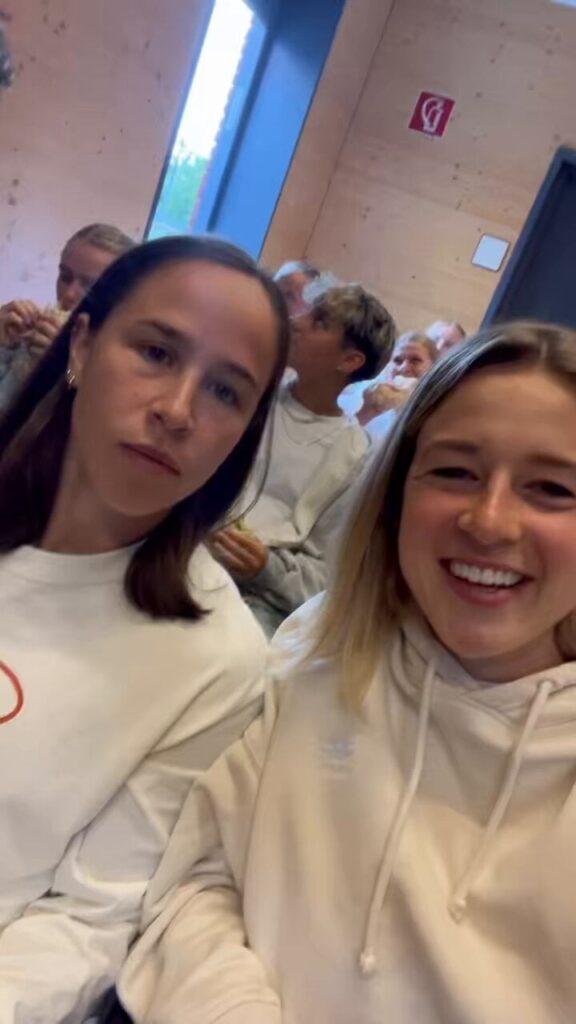 Eintracht Frankfurt celebrating not drawing Arsenal