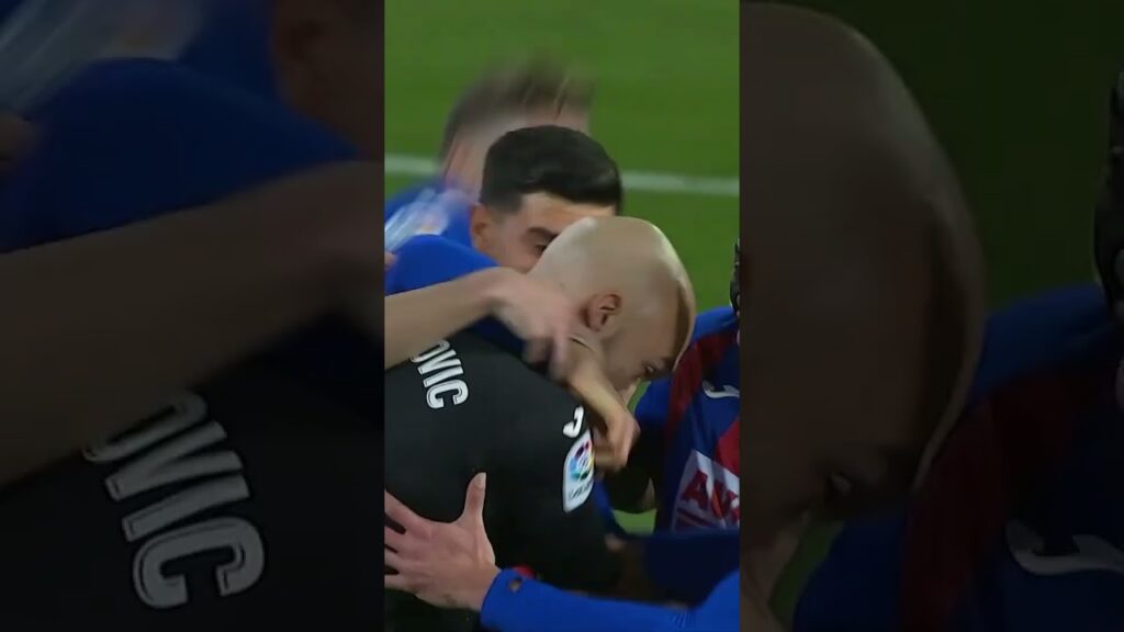 When the GOALKEEPER scores the PENALTY… 😱