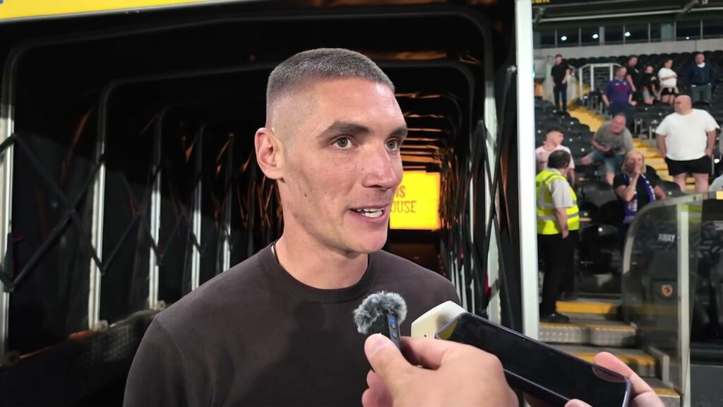 Milenkovic saluta i suoi ex compagni della Fiorentina