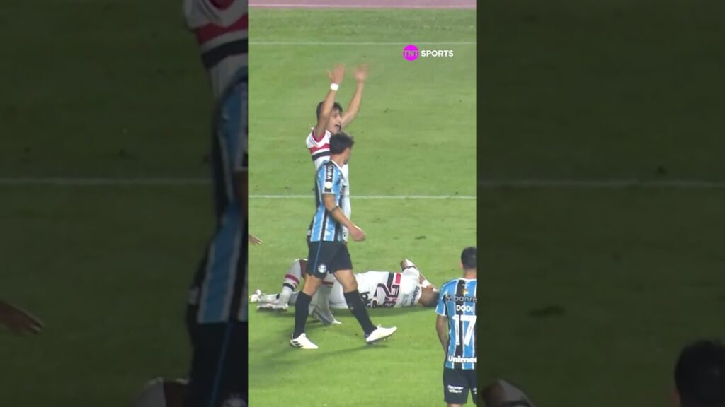 LESÃO BIZARRA! O ALISSON FOI DAR UM CARRINHO, PRENDEU O PÉ NO GRAMADO E TEVE QUE SAIR DE MACA!