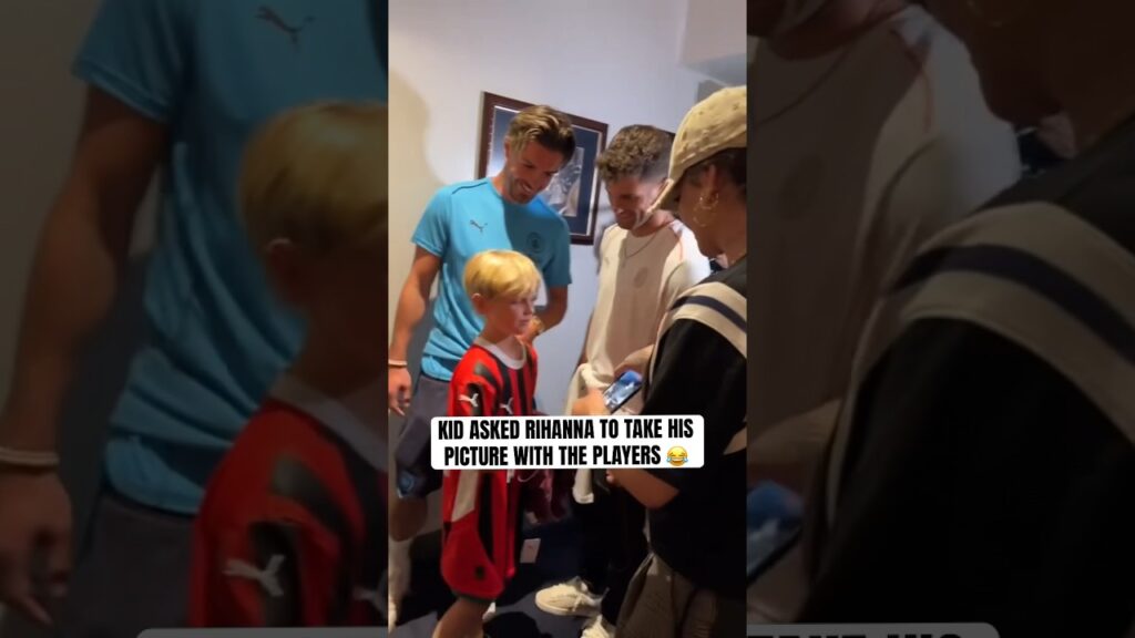 He really asked Rihanna to take his photo with Grealish, Pulisic, and Musah 🤣 (via @PUMA)