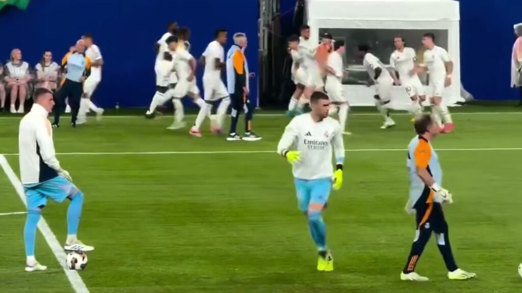Andriy Lunin shoot at Thibaut Courtois for Real Madrid training