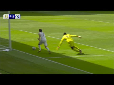 Edouard Mendy makes unbelievable mistak.